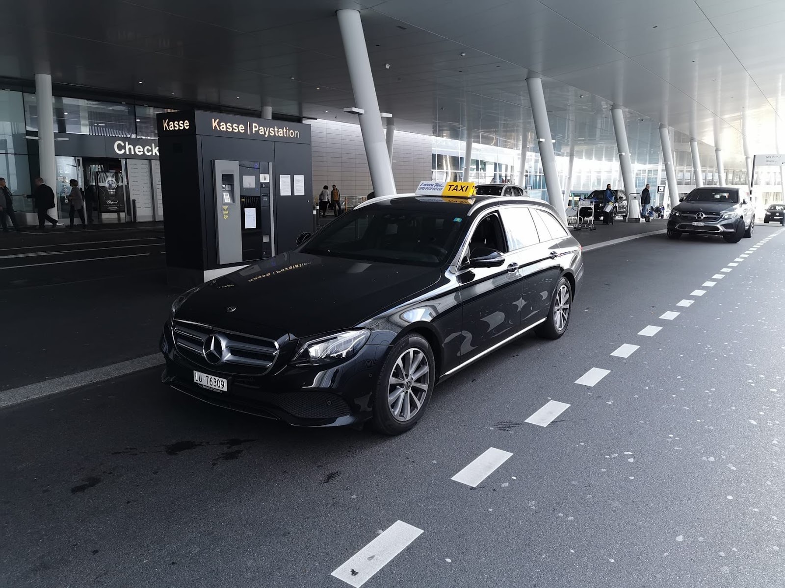 Finding Cheap Taxis in Lucerne: What Really Works (and What Doesn’t)