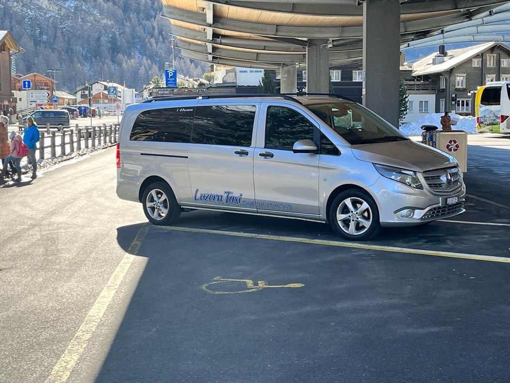 Taxi at Lucerne Station: Just Arrived, Should You Walk, Take the Bus, or Book a Taxi?
