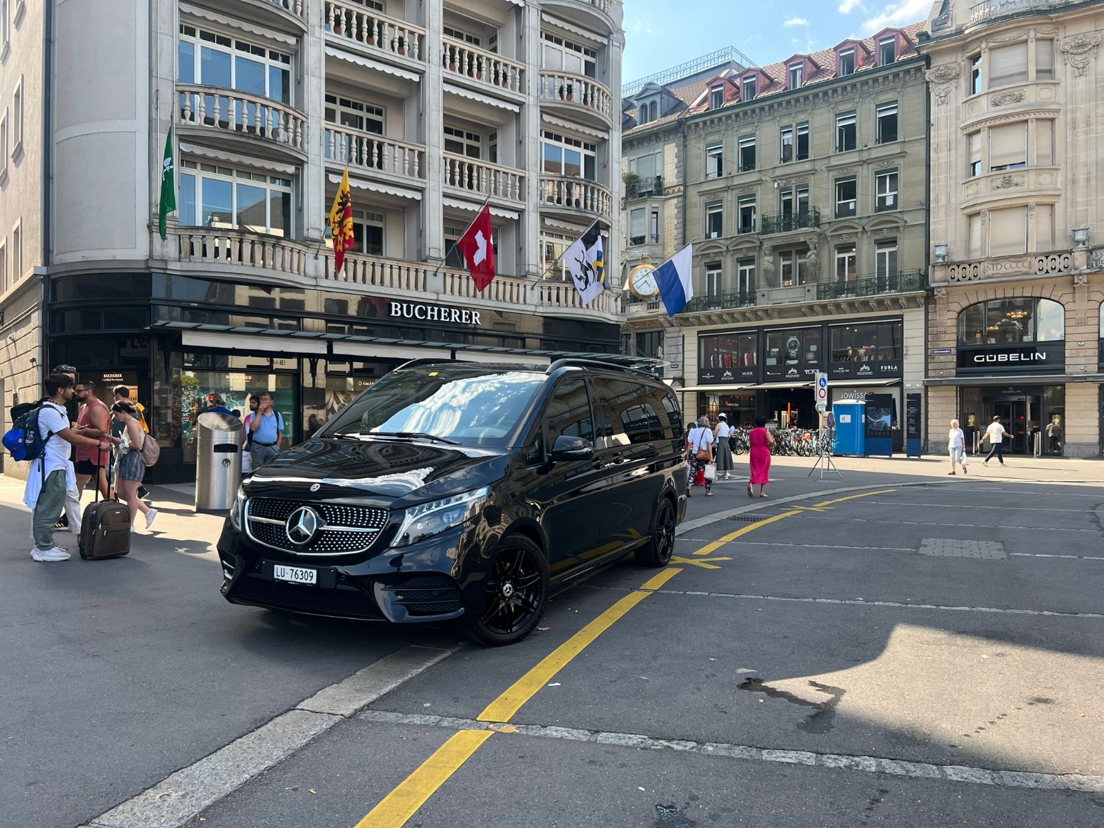 How to Reach the Taxi Service in Lucerne: By Phone, App, or Online