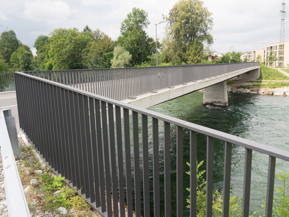 Die Rathausenbrücke über die Reuss in Emmen